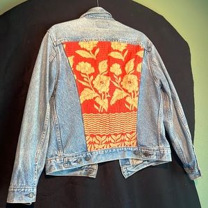 Levi Straus Denim Jacket Size 40R Unique Fan Jacket initialed by Keith Harkin.